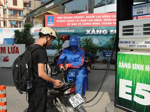 Cần lộ trình mới cho xăng E5